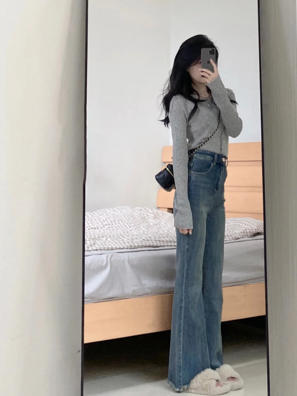 Chic and beautiful age-reducing flesh-covering top and jeans two-piece suit for autumn new style for small people to wear street style
