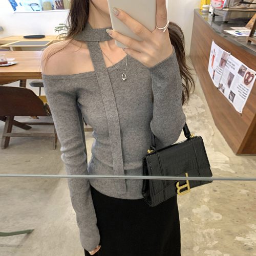 Actual photo of French halter neck streamer off-shoulder knitted bottoming shirt for women autumn and winter 2024 new design slanted shoulder top
