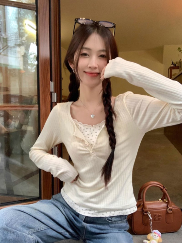 Designed small floral fake two-piece long-sleeved T-shirt for women in autumn and winter apricot color inner slim-fitting bottoming shirt short top