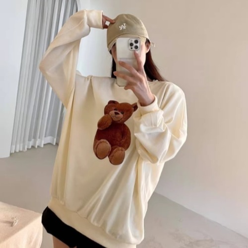 Korean style thin bear print pullover sweatshirt for women, lazy style long-sleeved top and velvet jacket