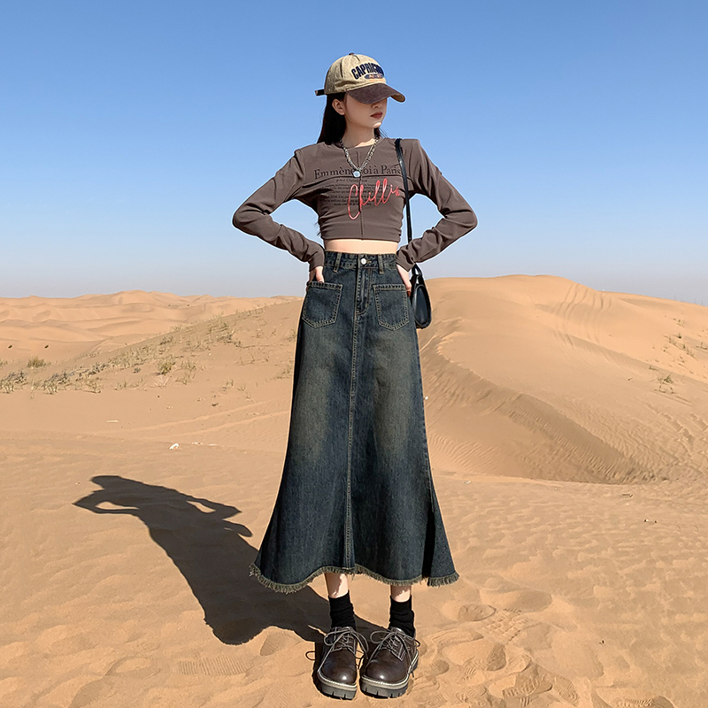 New cement gray denim skirt for women, mid-length, high-waisted, slimming, covering the crotch and covering the buttocks, versatile fishtail skirt