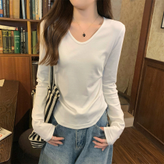 Actual shot of autumn and winter Korean style v-neck pleated design, simple and versatile long-sleeved inner T-shirt top for women