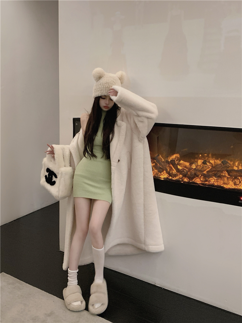 Actual shot of the new autumn and winter warm furry mid-length coat, loose and slim coat and cotton-padded jacket