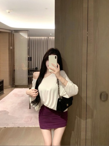 Real shot of sexy one-line off-shoulder bat-sleeve long-sleeved top blouse pleated skirt suit