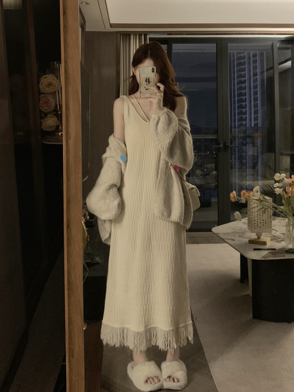 Plus size women's autumn and winter Hong Kong style retro lazy style mid-length sweater jacket tassel knitted suspender skirt suit
