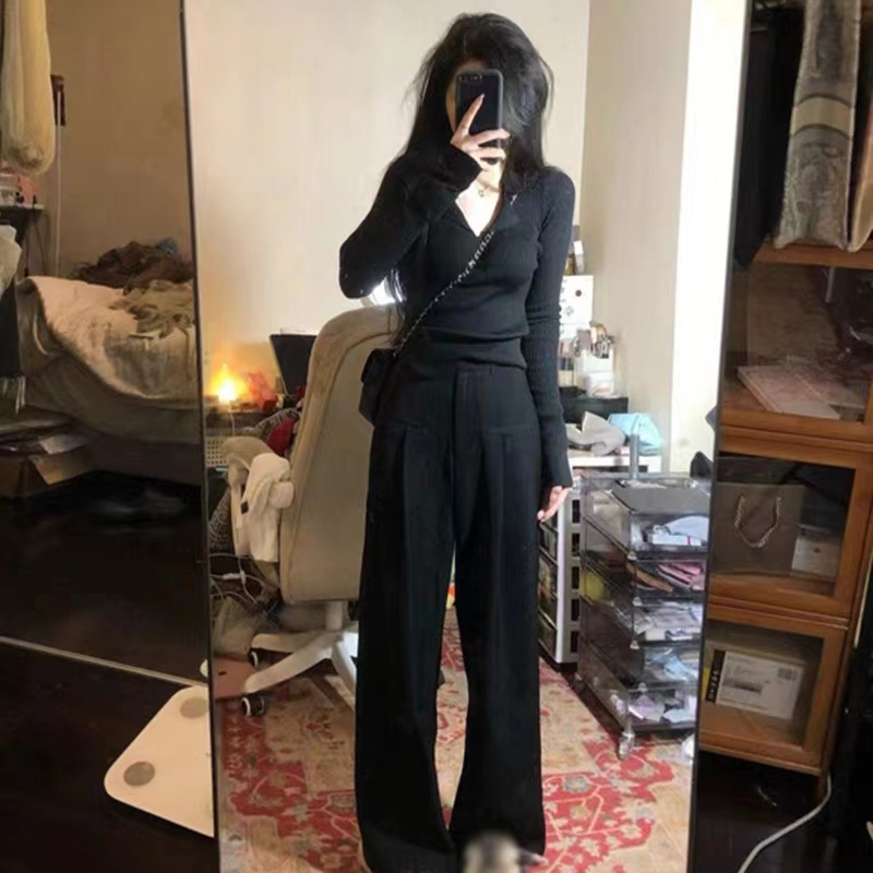Core-spun yarn thick needle niche unique unique knitted sweater bottoming shirt for women in autumn