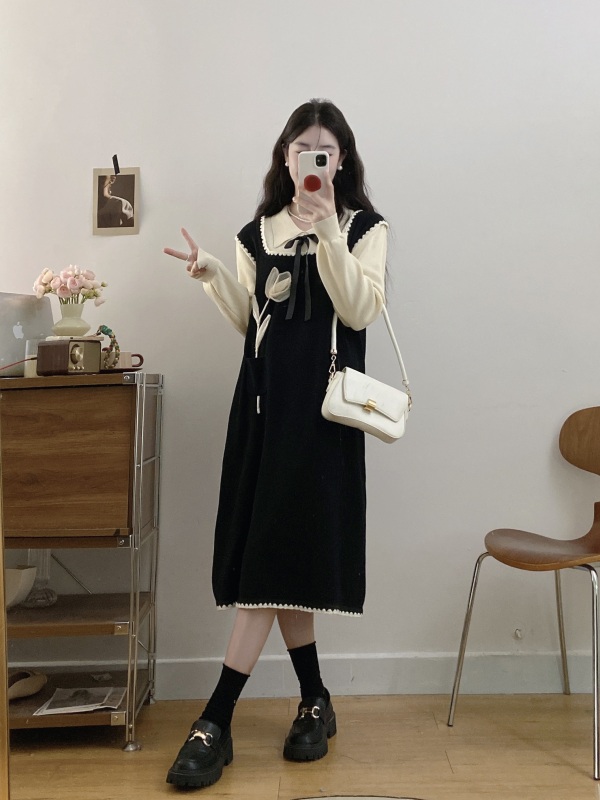 Large size autumn and winter black knitted sweater dress long-sleeved fake two-piece embroidered slim knitted dress