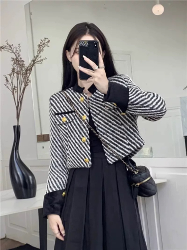 Short small fragrant style jacket for women 2024 new winter temperament socialite high-end small quilted top jacket