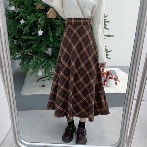 Large size crotch-covering woolen skirt for autumn mid-length fat girl looks slim A-line plaid skirt