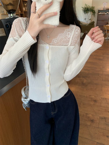 Real shot of French suspender knitwear for women in autumn and winter with lace stitching and elegant black slim fit top