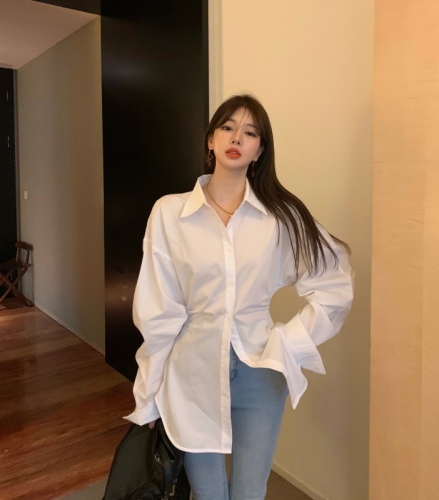 Actual shot of spring and summer Korean style pleated silhouette long-sleeved slimming white waist solid color shirt for women