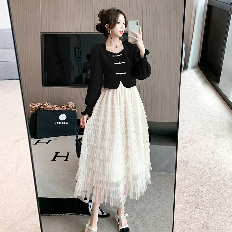 Autumn new style new Chinese style plate button small fragrant short top + fairy beige mesh cake skirt for women