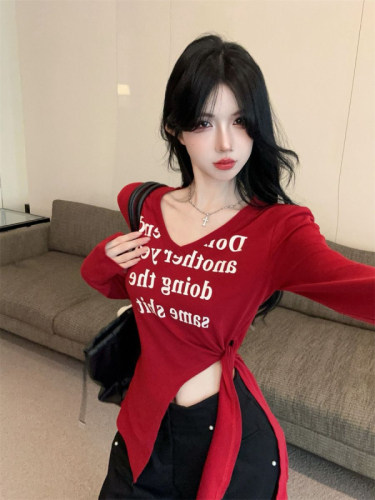 Beautifully designed hottie slit strapped letter printed V-neck slim slimming shoulder pad long-sleeved T-shirt top for women