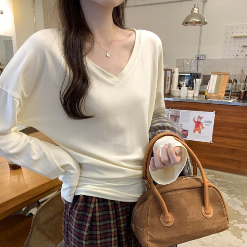 Actual pictures of lazy style straight mid-length T-shirt for women in autumn Korean style V-neck casual fashion versatile collarbone top