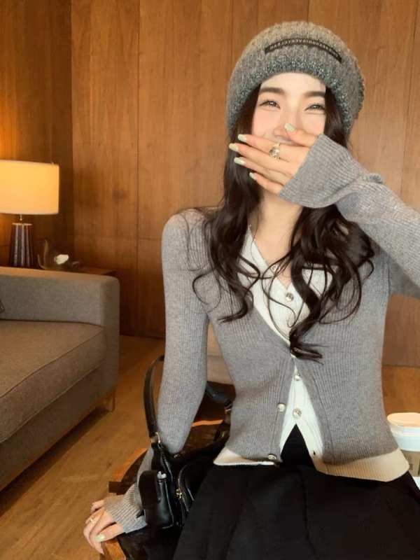Fake two-piece V-neck long-sleeved cardigan for women spring and autumn 2024 slim design bottoming sweater top