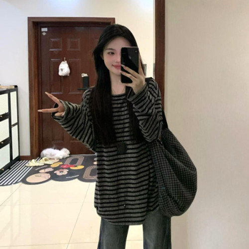 Japanese retro literary style gray striped round neck long-sleeved T-shirt women's loose age-reducing inner layering shirt autumn trend