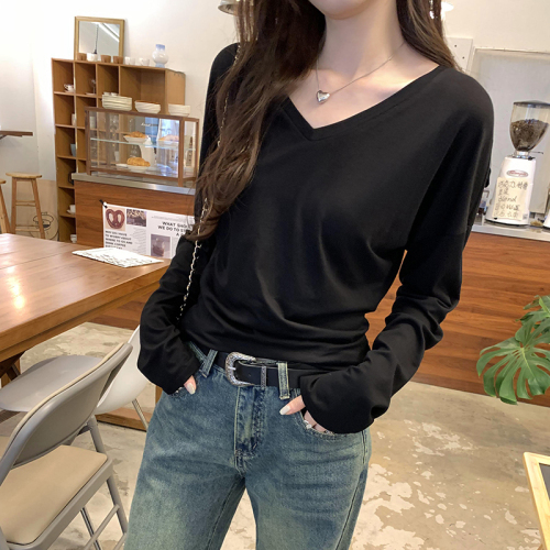 Actual pictures of lazy style straight mid-length T-shirt for women in autumn Korean style V-neck casual fashion versatile collarbone top