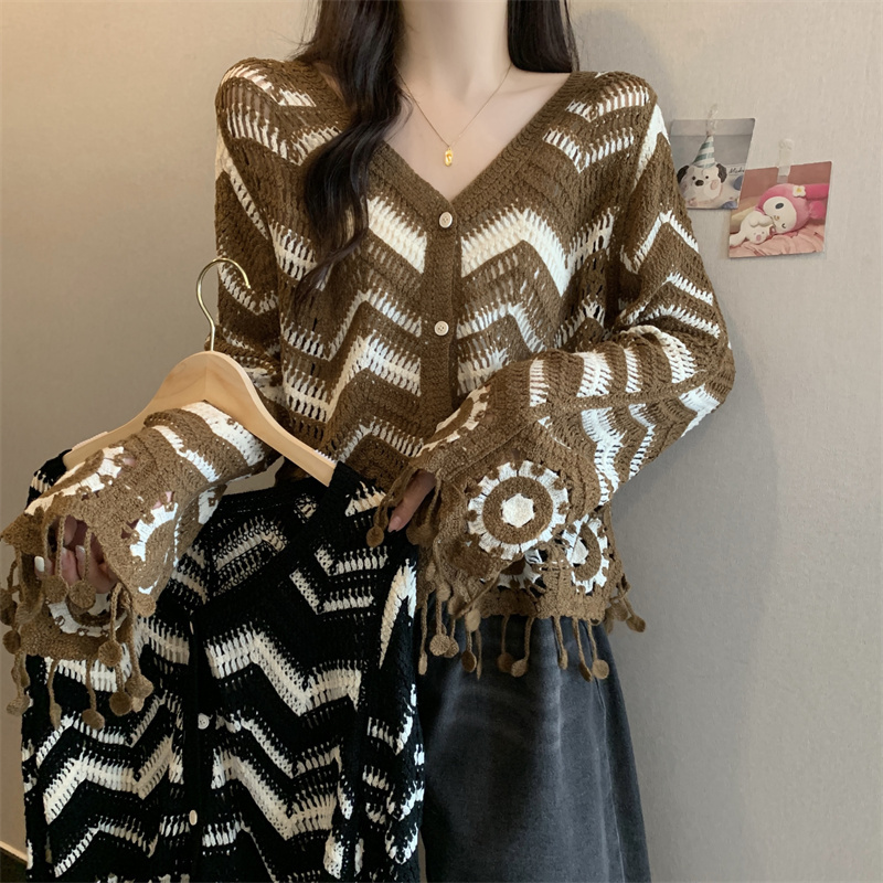 Large size French retro V-neck wool sweater for women in spring and autumn design ethnic style age-reducing slimming sun protection top