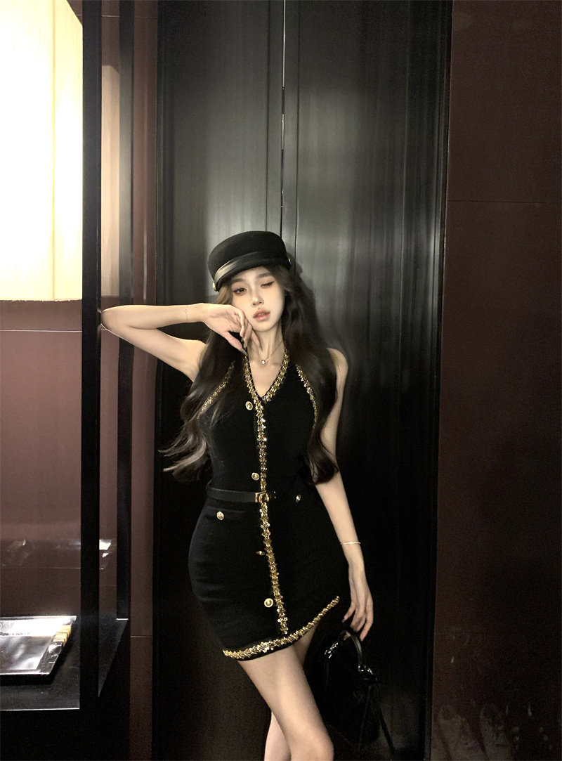 Real shot Venus little black dress halterneck skirt 2024 new style gold style black suspender dress