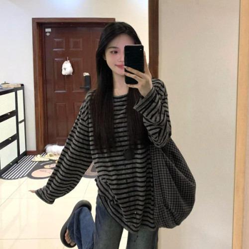 Japanese retro literary style gray striped round neck long-sleeved T-shirt women's loose age-reducing inner layering shirt autumn trend