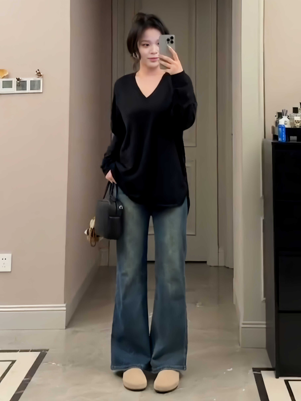 Large size loose lazy style V-neck black sweatshirt for women in autumn with slightly fat mm design that covers the flesh and looks slimming long-sleeved top