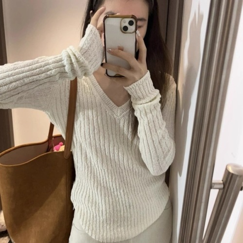 Small knitted long-sleeved dress for women autumn and winter 2024 new French style pure lust hot girl hip skirt