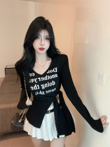 Beautifully designed hottie slit strapped letter printed V-neck slim slimming shoulder pad long-sleeved T-shirt top for women