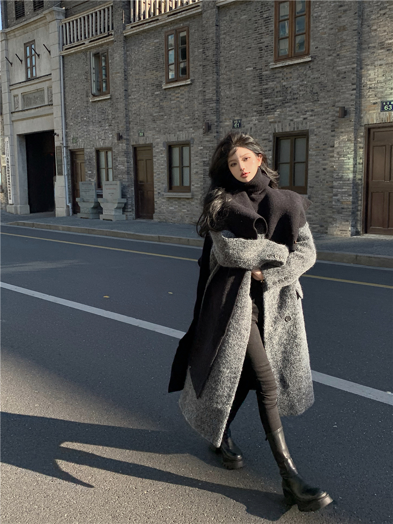 Real shot of autumn and winter temperament and high-end Hepburn style mid-length quilted woolen coat for women with warm scarf