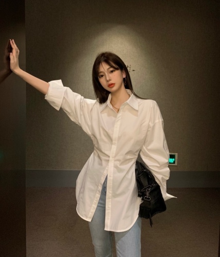 Actual shot of spring and summer Korean style pleated silhouette long-sleeved slimming white waist solid color shirt for women