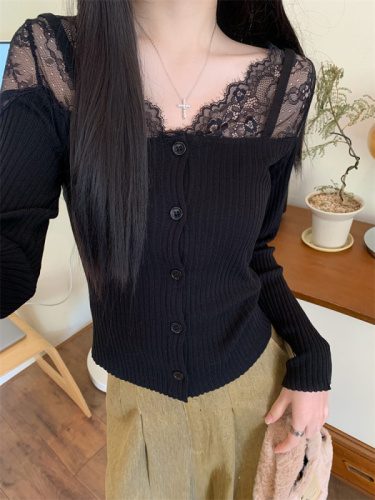 Real shot of French suspender knitwear for women in autumn and winter with lace stitching and elegant black slim fit top