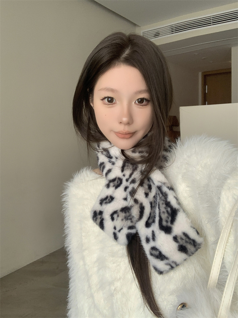 實拍價 豹紋毛毛圍巾女秋冬季時尚潮百搭防兔毛交叉毛絨圍脖