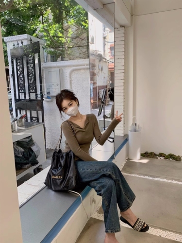 New autumn and winter solid color small lapel sheep wool sweater for women, comfortable and soft bottoming shirt