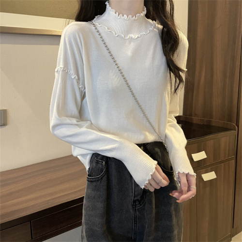 New versatile and stylish high-necked earring top with white knitted bottoming shirt for women