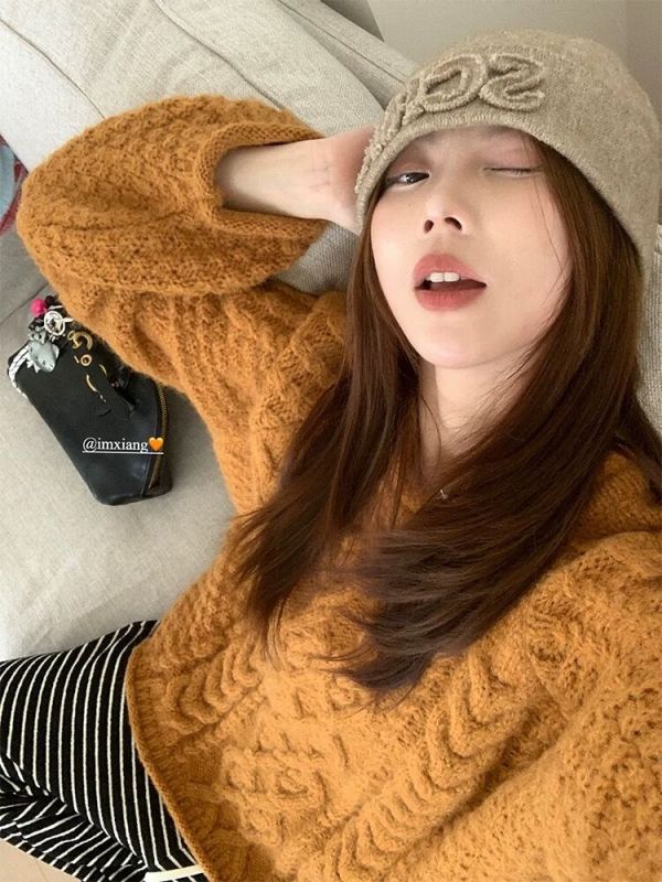 Lazy curled three-dimensional twist pullover thick-thick sweater