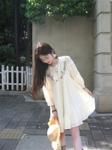 Heavy embroidery textured lantern sleeve baby doll dress with ribbons