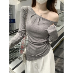 Actual shot of autumn and winter Korean version of Pure Desire with irregular pleated slanted shoulders, versatile long-sleeved inner T-shirt tops for women
