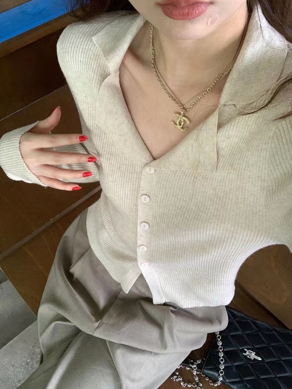 Small v-neck knitted cardigan autumn new women's fashionable temperament versatile design niche tops
