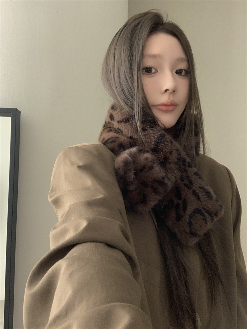 實拍價 豹紋毛毛圍巾女秋冬季時尚潮百搭防兔毛交叉毛絨圍脖