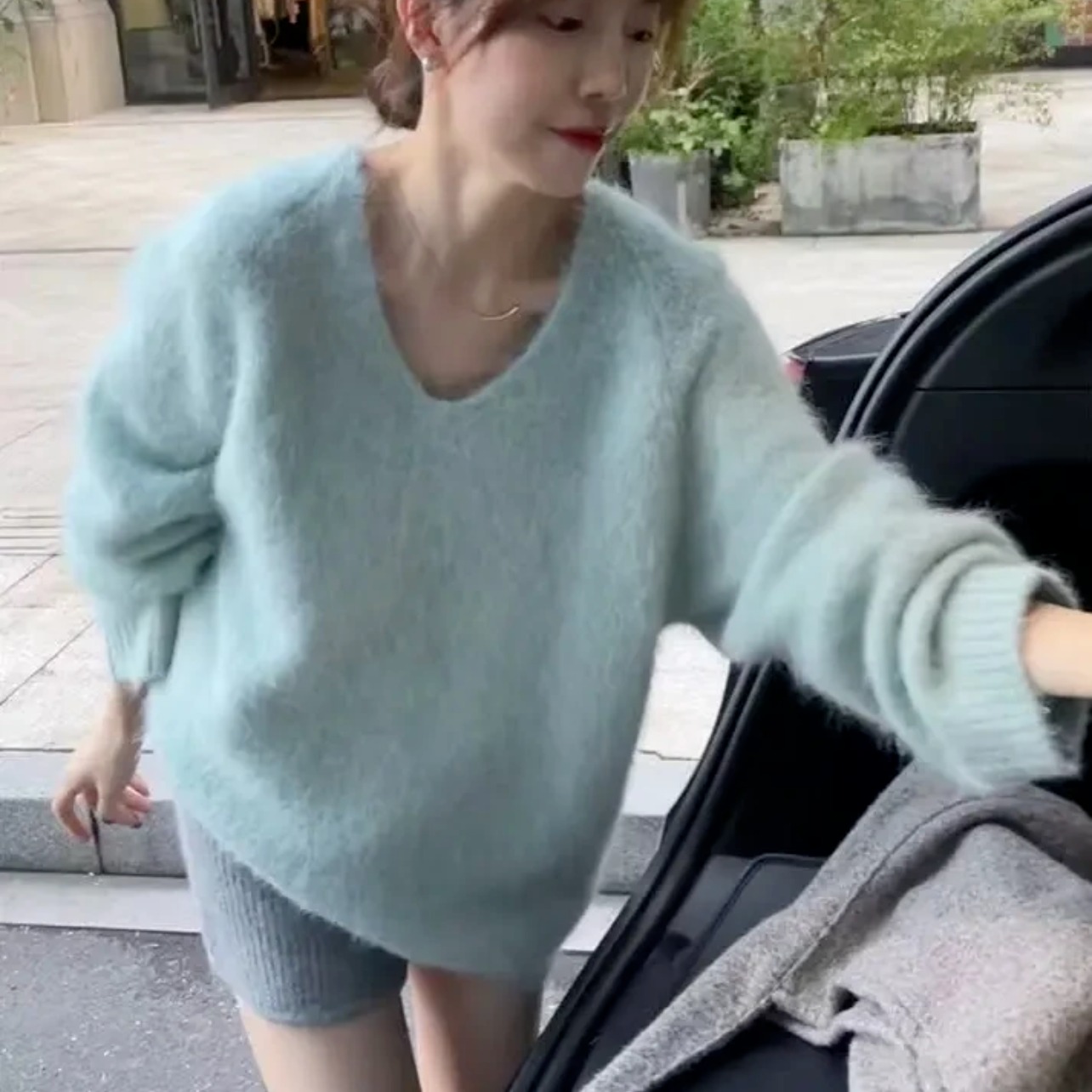 慵懶風軟糯v領毛衣女2024入秋新款高級感時尚氣質中長款針織上衣