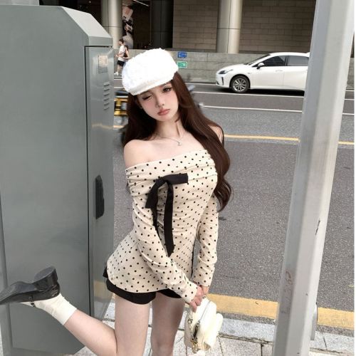 One-line collar polka-dot long-sleeved T-shirt for women in autumn with bow, sweet and slim fit, slit design, off-the-shoulder top