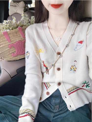 Heavy Industry Little Fragrance Retro Embroidered V-Neck Long Sleeve Cardigan Coat for Women Autumn and Winter Loose Knit Top