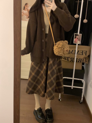 High-waisted woolen retro mid-length skirt