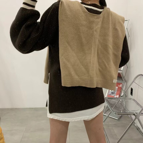 Korean chic autumn and winter retro temperament V-neck loose contrast color long-sleeved knitted sweater + high-waisted casual shorts suit