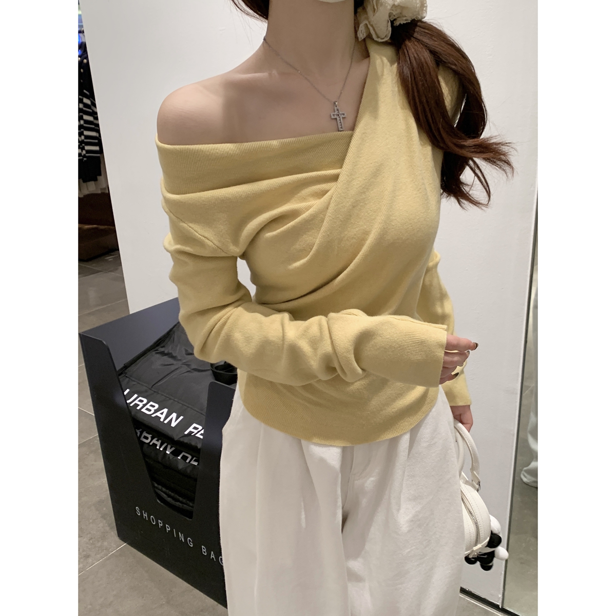 Actual shot of autumn and winter Korean style pure lust swing collar design Andy velvet sweater long-sleeved bottoming sweater top
