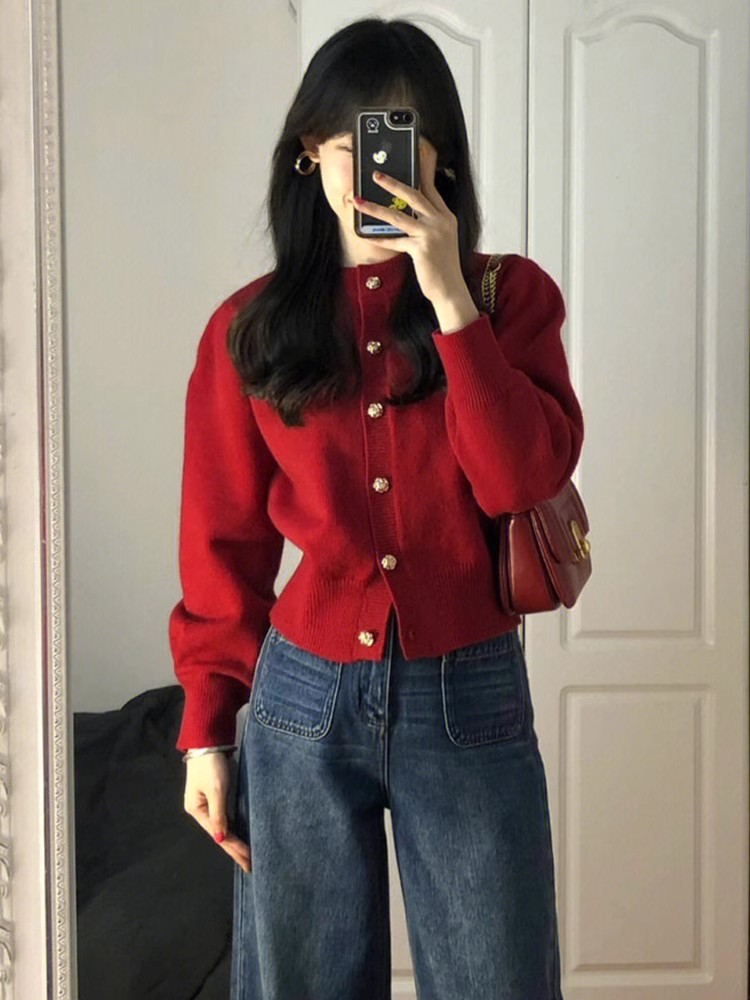 Retro high-end red sweater jacket for women in autumn and winter with small fragrance style knitted cardigan waisted short top