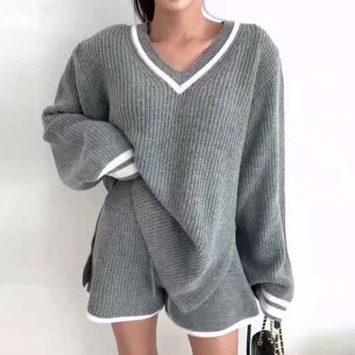 Korean chic autumn and winter retro temperament V-neck loose contrast color long-sleeved knitted sweater + high-waisted casual shorts suit