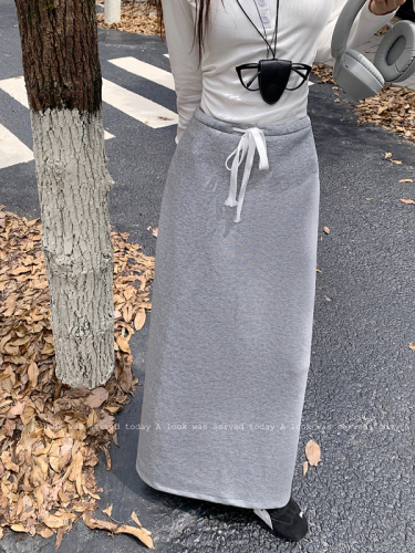 Real shot of lazy style gray casual skirt for women, high waist slit, hip-covering straight skirt, drapey mid-length skirt, guard skirt