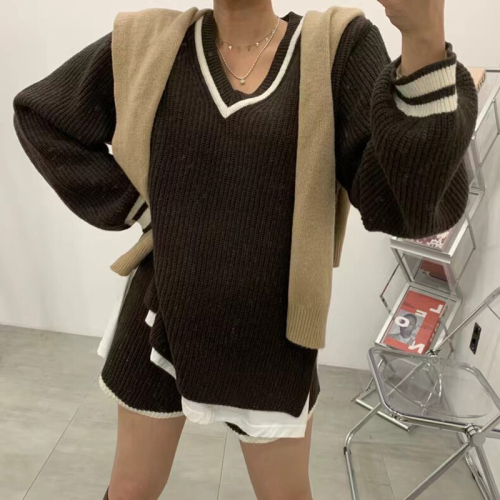 Korean chic autumn and winter retro temperament V-neck loose contrast color long-sleeved knitted sweater + high-waisted casual shorts suit