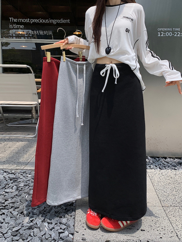 Real shot of lazy style gray casual skirt for women, high waist slit, hip-covering straight skirt, drapey mid-length skirt, guard skirt