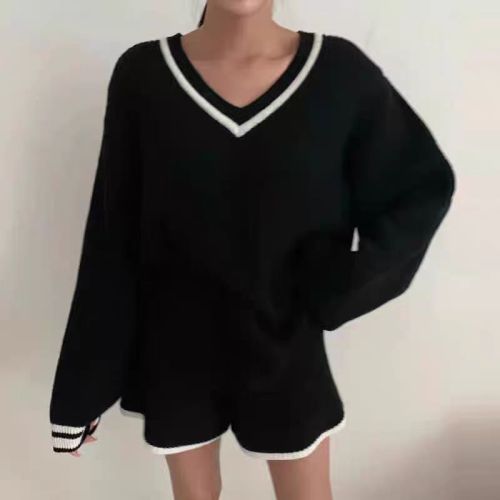 Korean chic autumn and winter retro temperament V-neck loose contrast color long-sleeved knitted sweater + high-waisted casual shorts suit